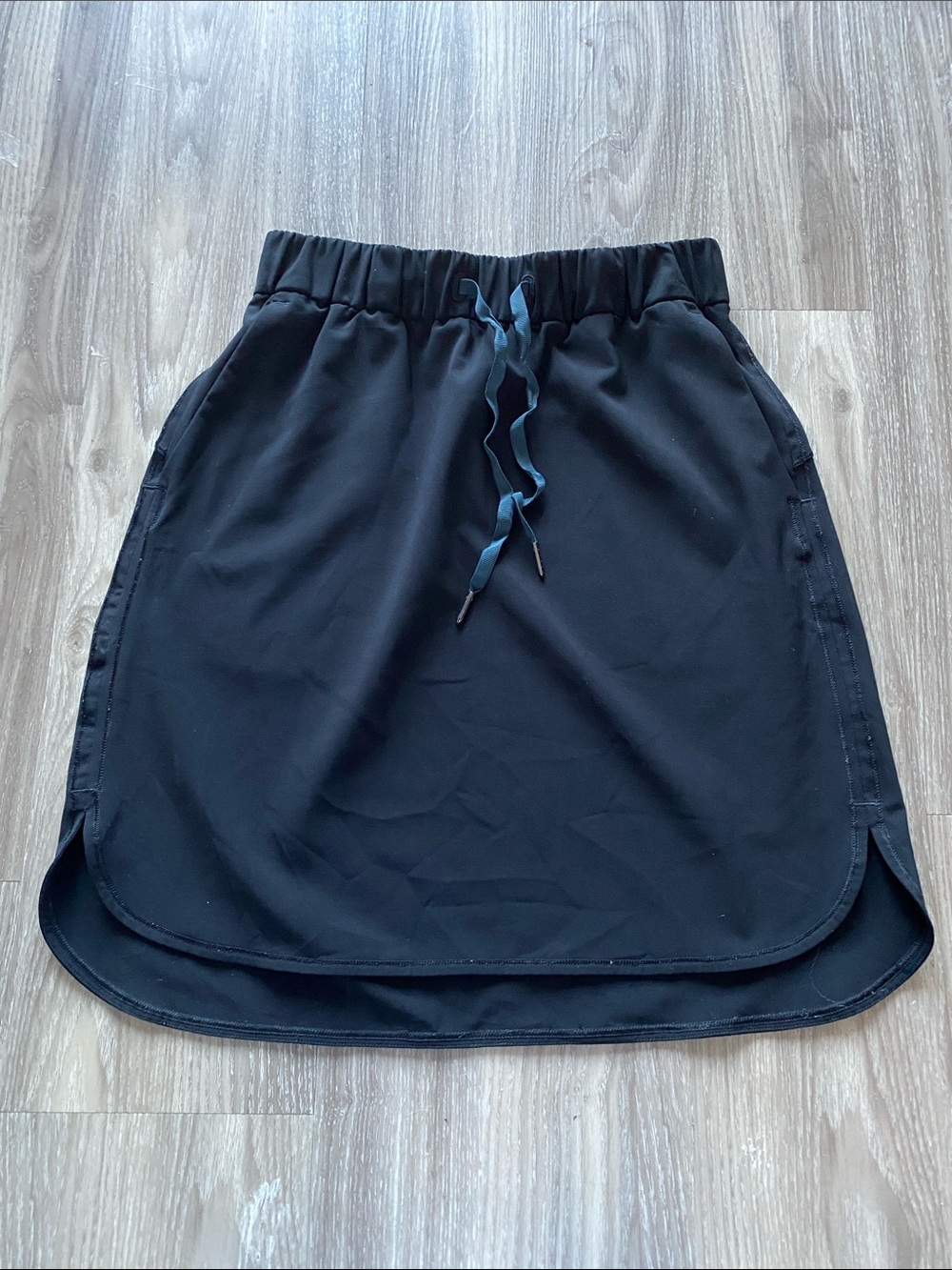 Lululemon Athletica On The Fly Skirt in Black